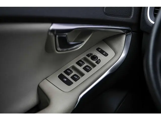 Volvo V40 Cross Country 1.5 T3 Momentum 2016 Benzine 18