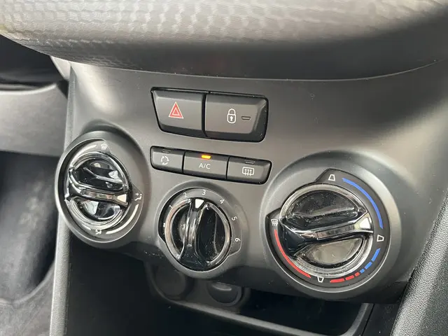 Peugeot 2008 PureTech 110 EAT6 Signature 2019 Benzine 16