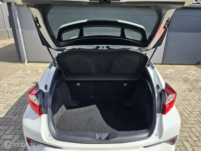 Toyota C-HR 1.2 Executive 2017 Benzine 11