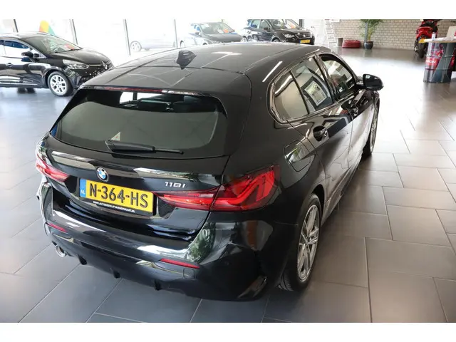 BMW 1 Serie 118i Business Edition 2021 Benzine 9