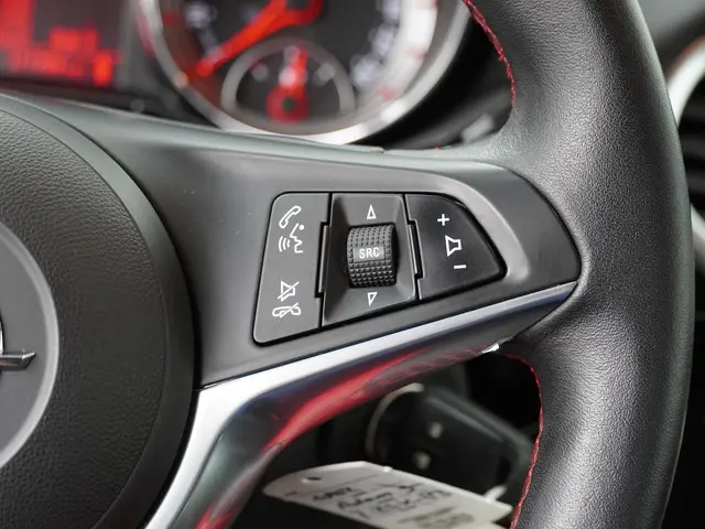 Opel ADAM 1.4 Turbo S 150pk 2015 Benzine 16