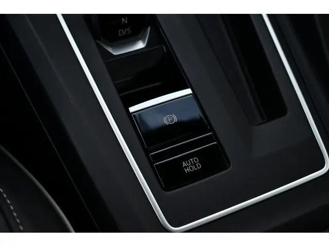 Volkswagen Golf Variant 1.5 eTSI R-Line 2021 Benzine 77