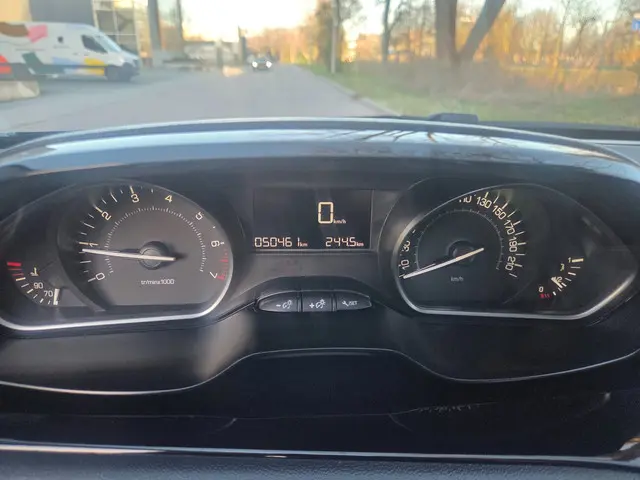 Peugeot 208 1.2 PureTech Signature Navi 2019 Benzine