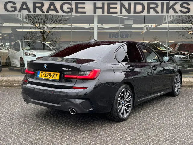 BMW 3 Serie 330e 2020 Hybride Benzine 6