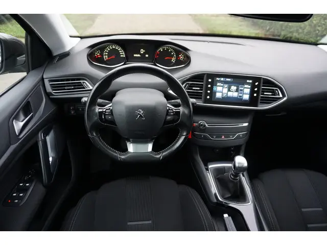 Peugeot 308 SW 1.2 130pk panoramadak NAP 2014 Benzine 10