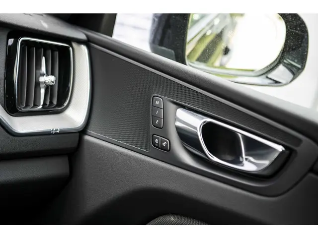 Volvo XC60 B5 Plus Dark 2022 Benzine 24