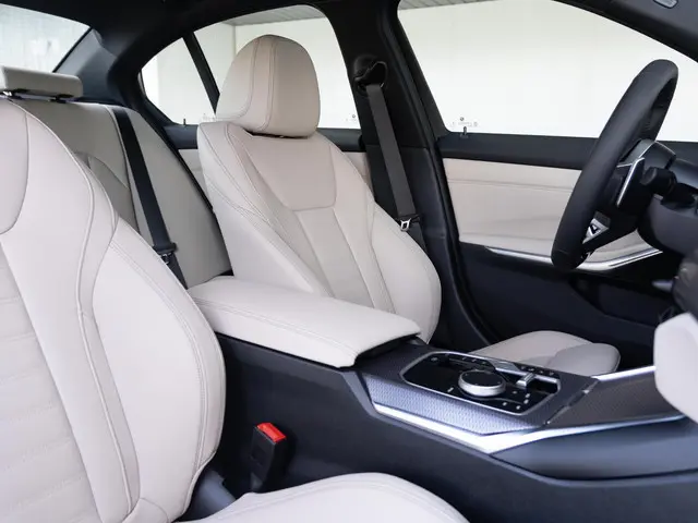 BMW 3 Serie Sedan 330i 2025 Benzine 10