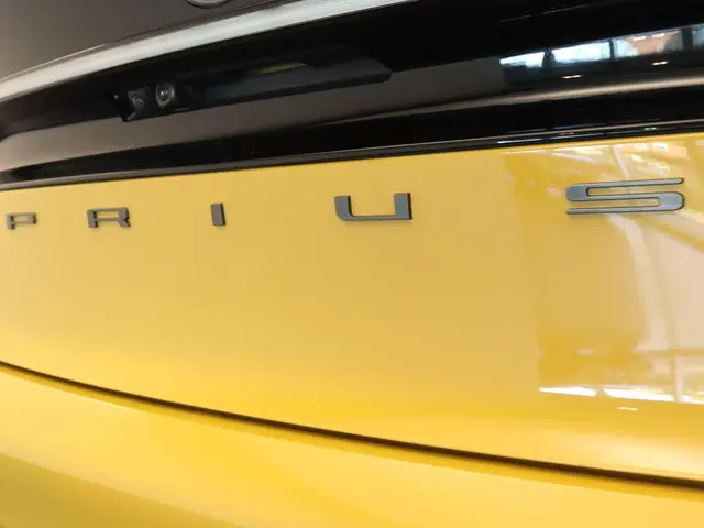 Toyota Prius 2.0 Plug-in Executive 2024 Hybride Benzine 17