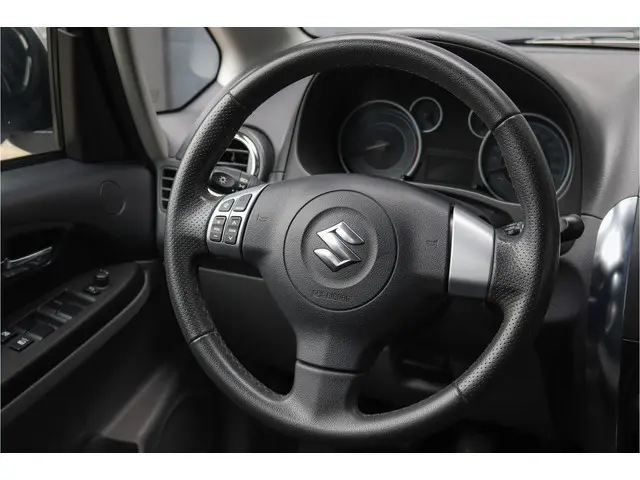 Suzuki SX4 1.6 Executive 2012 Benzine 11