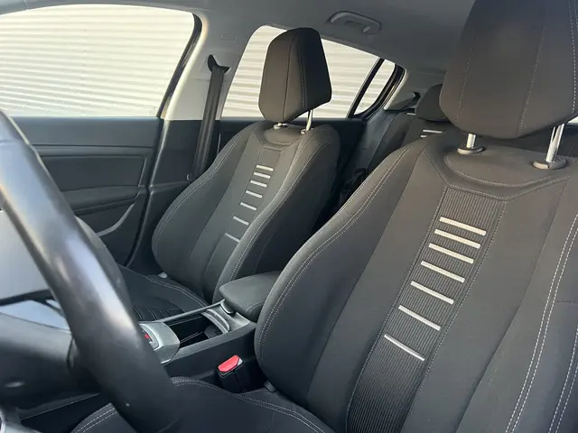 Peugeot 308 1.6 THP Allure 2014 Benzine 4