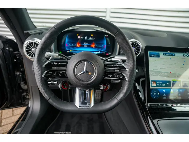 Mercedes-Benz SL Roadster AMG 63 4MATIC+ 2023 Benzine 4