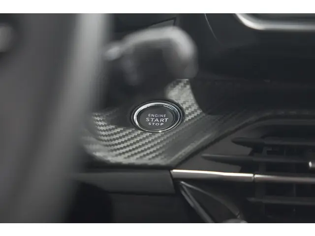 Peugeot 208 PureTech 100 Allure 2022 Benzine 38