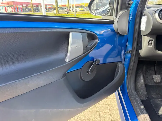 Peugeot 107 1.0 Access Accent 2012 Benzine 10