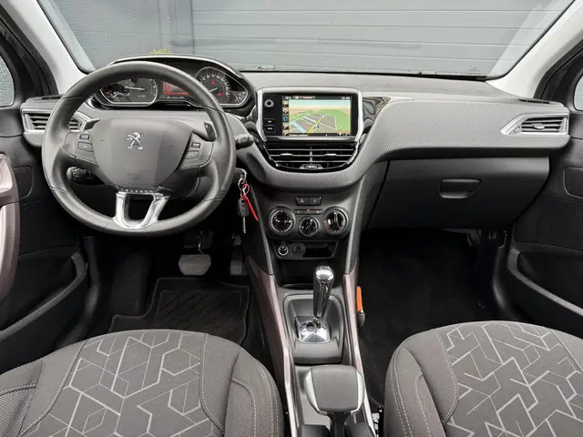 Peugeot 2008 1.2 PureTech Blue Lion 2016 Benzine 6