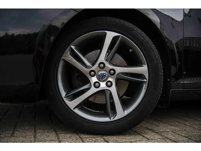 Volvo V40 1.6 T2 Momentum 2014 Benzine 32