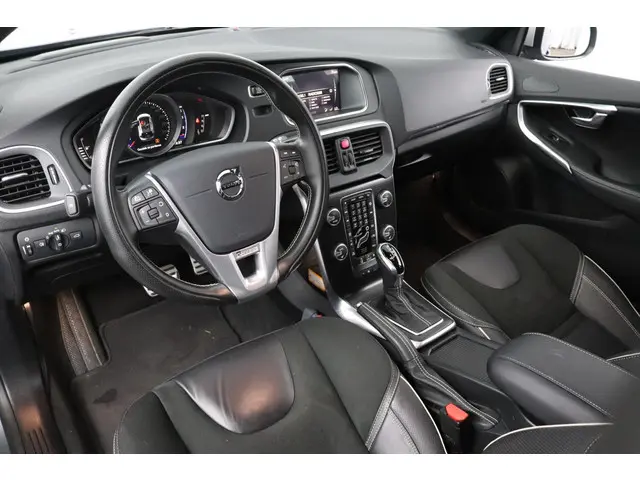 Volvo V40 1.5 T3 R-Design 2019 Benzine 40