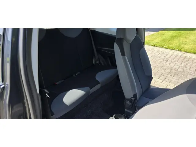 Peugeot 107 1.0 Access Accent 2012 Benzine 9
