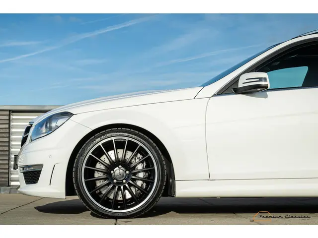 Mercedes-Benz C-Klasse C63 AMG Estate 2014 Benzine 25