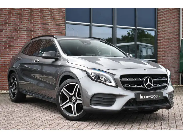 Mercedes-Benz GLA 180 AMG Night 2019 Benzine 19