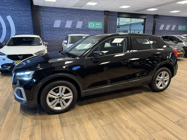 Audi Q2 3