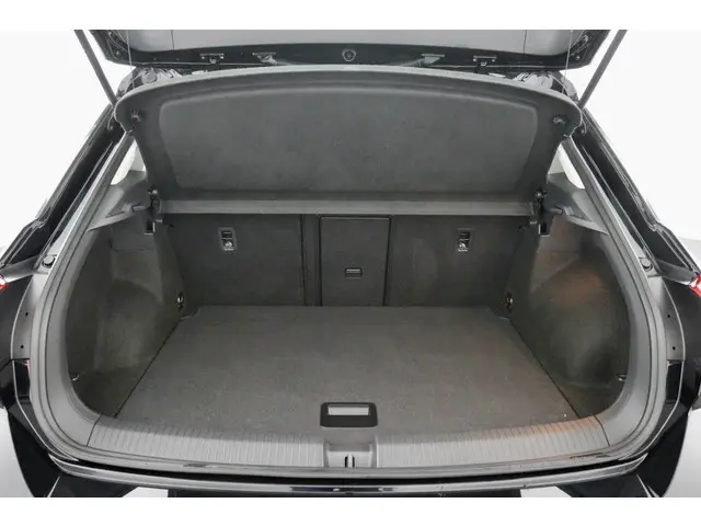 Volkswagen T-Roc 1.0 TSI Life zwart 2023 Benzine 31