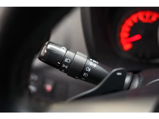 Toyota Yaris 1.3 VVT-i[5-Deurs Leder Navi] 2016 Benzine 23