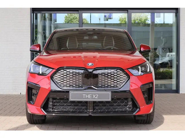 BMW iX2 xDrive30 2025 Elektrisch 3