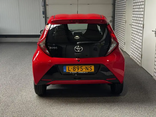 Toyota Aygo 1.0 VVT-i x-play automaat 2021 Benzine 6