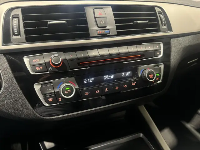 BMW 1 Serie 118i Executive 2018 Benzine 10