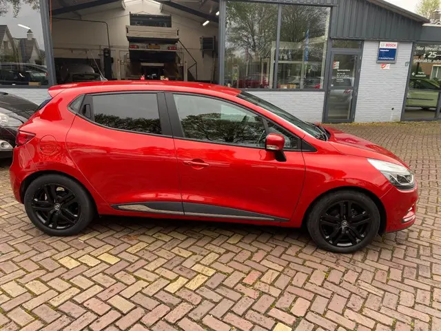 Renault Clio 0.9 TCe Zen Navigatie 2017 Benzine 2