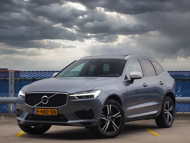 Volvo XC60 2.0 D4 R-Design 2019 Diesel 3