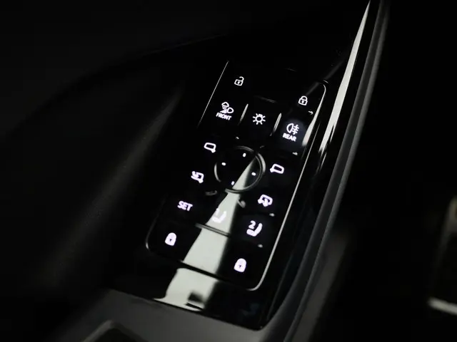 Audi Q6 e-tron S edition 286 PK 2026 Elektrisch 19