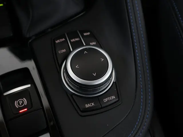 BMW X1 sDrive20i High Executive Edition 2021 Benzine 28