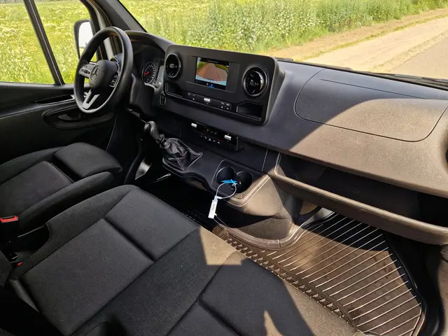 Mercedes-Benz Sprinter 211 1.9 CDI L2 H2 2022 Diesel 13