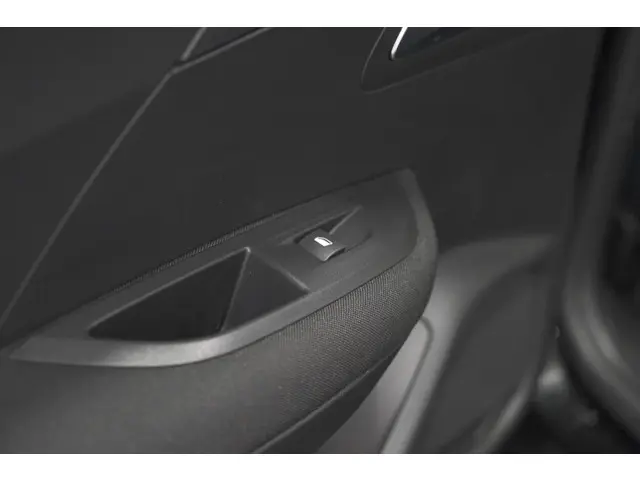 Peugeot 2008 PureTech 130 EAT8 Active Pack 2023 Benzine 26