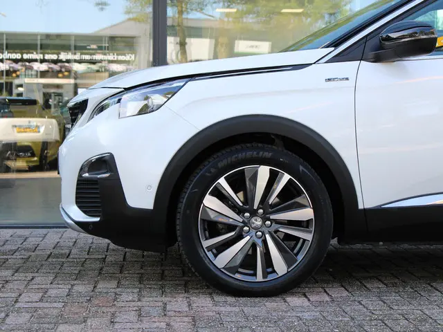 Peugeot 3008 1.2 PureTech GT Line 2017 Benzine 12