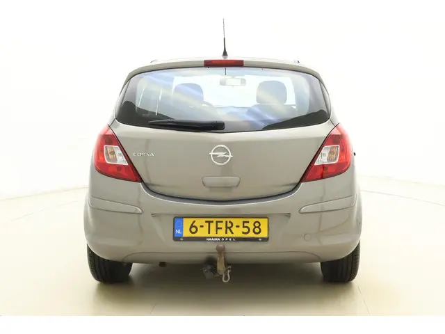 Opel Corsa 1.4-16V Berlin 2014 Benzine 11