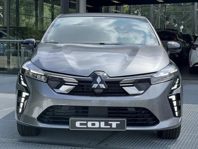 Mitsubishi Colt 1.6 HEV Intense+ 2025 Hybride Benzine 16