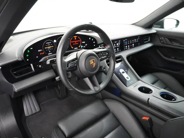 Porsche Taycan Performance 84 kWh 2023 Elektrisch 18