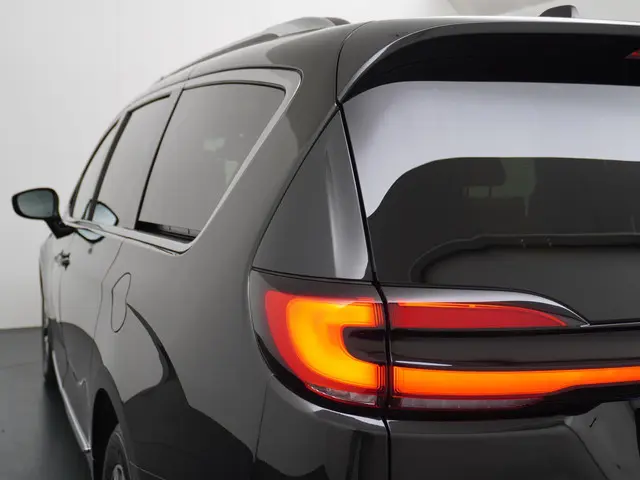 Chrysler Pacifica 3.6 V6 Hybrid 2023 Benzine 9