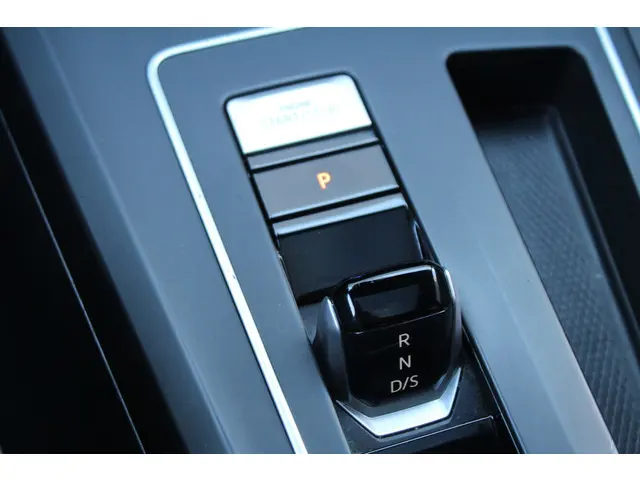 Volkswagen Golf 2.0 TSI R 4Motion 2021 Benzine 19