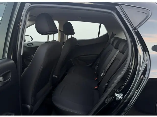 Hyundai i10 1.0i i-Motion Black Line 2016 Benzine 12