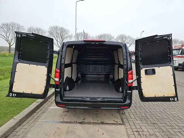 Mercedes-Benz Vito 116 2024 Diesel 15