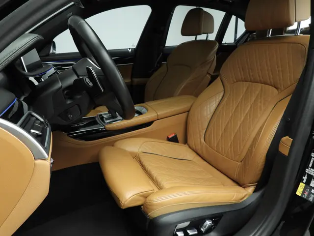 BMW 7 Serie 745e 2022 Hybride Benzine 7