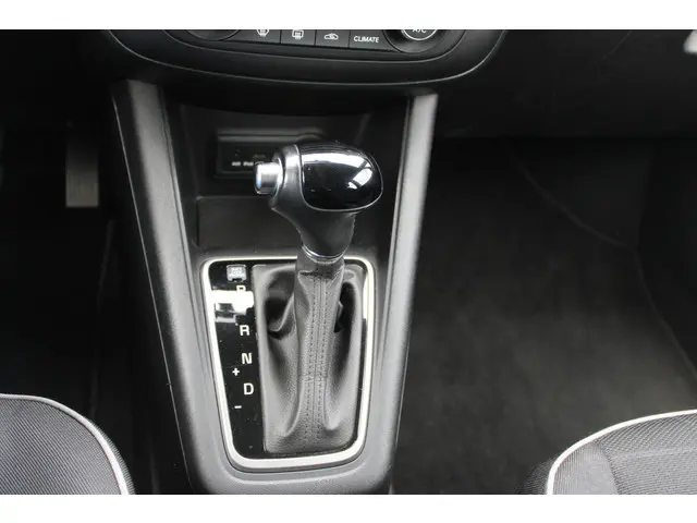 Kia Venga 1.6 CVVT DynamicLine//Automaat!! 2016 Benzine 16