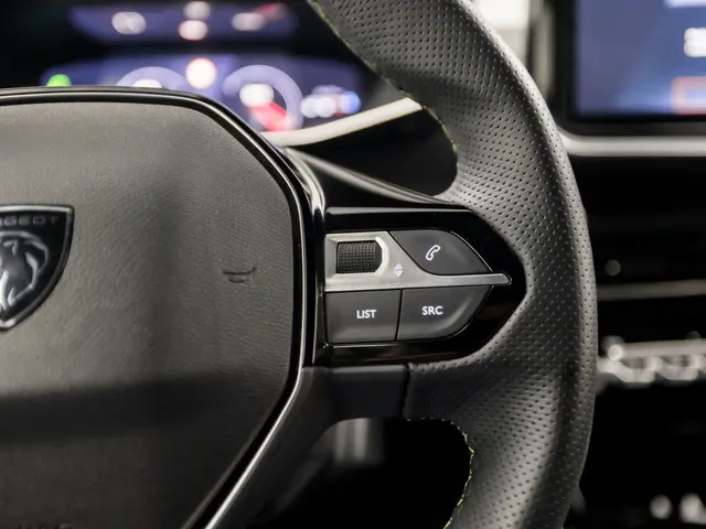 Peugeot 208 1.2 PureTech GT 100pk Sport 2023 Benzine 23