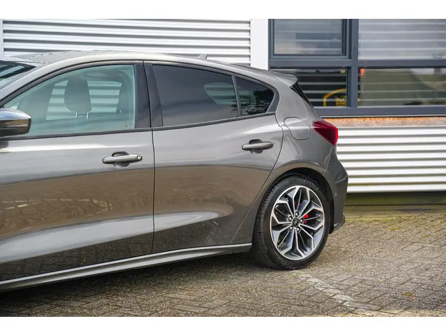 Ford Focus 1.0 EcoBoost Hybrid ST Line 2024 Benzine 29