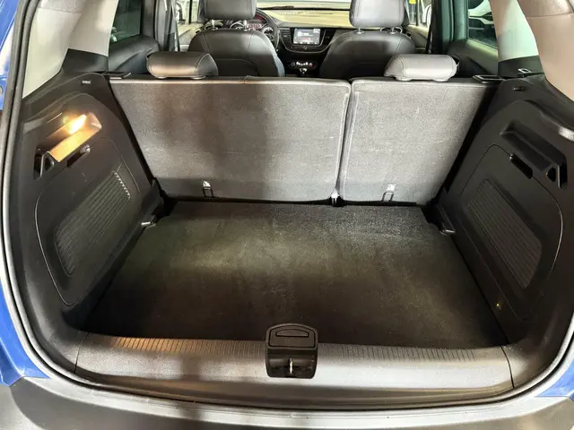 Opel Crossland X 1.2 Turbo Innovation blauw 2019 Benzine 18