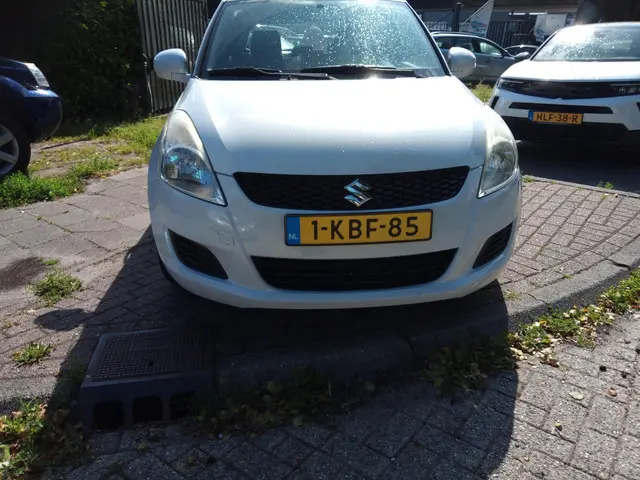 Suzuki Swift 1.2 Bandit EASSS 2013 Benzine 3