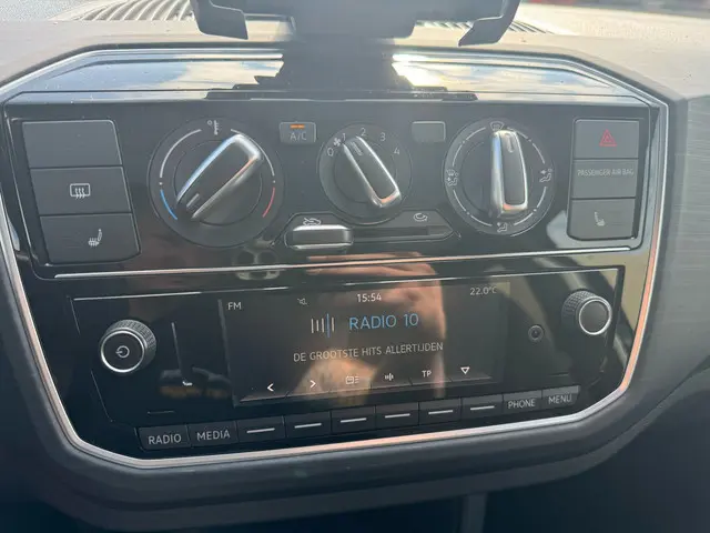 Volkswagen up! 1.0 BMT high up! 2018 Benzine 12